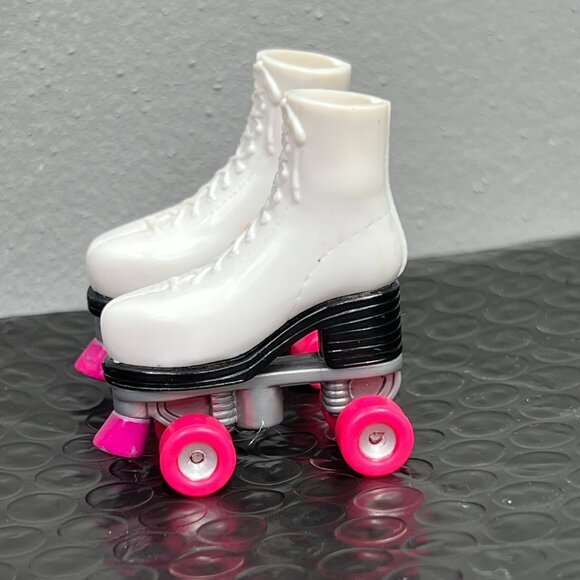 Bratz Flashback Fever Yasmin Roller Skates White Pink Wheels 2004 - Picture 1 of 6